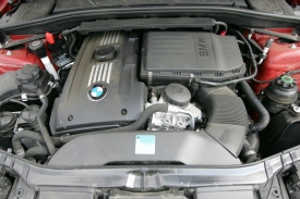 Řadový šestiválec od BMW se dvěma turbodmychadly
