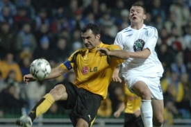 Momentka z pohárového utkání Mladé Boleslavi proti AEK Atény (0:1).