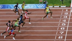Vpředu Bolt, za ním dlouho nikdo a pak zbytek svět