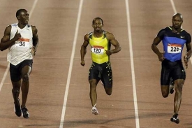 Jamajští sprinteři: vlevo Usain Bolt, vpravo Asafa Powel.