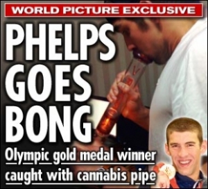 Inkriminovaná fotka plavce Phelpse s marihuanou.