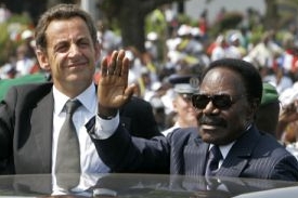 Sarkozy s gabonským prezidentem Omarem Bongou