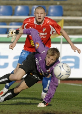 Plzeňsk&yacute; brank&aacute;ř Krbeček bez pot&iacute;ž&iacute; vykryl dvě sl&aacute;vistick&eacute; penalty.