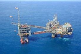 Cena severomořské ropy Brent určuje cenu benzinu.