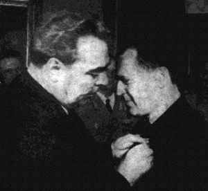 Vasil Biľak (vpravo) se sovětským diktátorem Leonidem Brežněvem