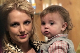 Zpěvačka Britney Spearsová s jedním ze svých synů.