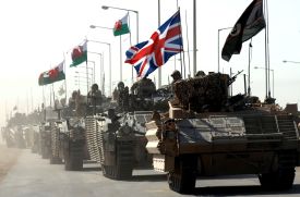 Britská jednotka na přesunu z Basry