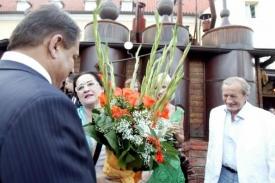 Herec Radoslav Brzobohatý s manželkou na narozeninách šéfa ČSSD.