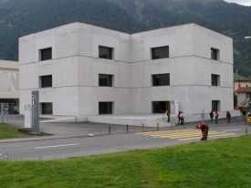 Budova informačního centra Švýcarského NP v Zernezu.