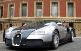 Znovuzrozená značka Bugatti je tím, čím bývala. Výrobcem výjimečně rychlých a exkluzivních aut, kterým se ostatní nevyrovnají.