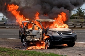 Podpálit auto je pro některé Američany snazší než ho prodat.
