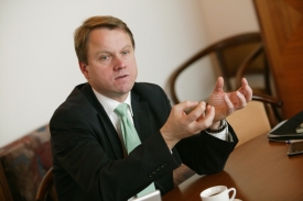 Martin Bursík a jeho zelení zůstávají ve vládě.