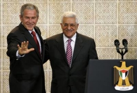 George Bush a palestinský prezident Mahmúd Abbás.
