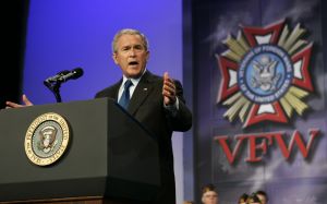 Prezident Bush řeční před válečnými veterány