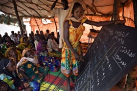 Polní škola pro ty, kteří uprchli před současnými boji v Čadu.