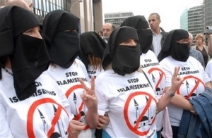 Demonstrace proti islamizaci Evropy v Bruselu.