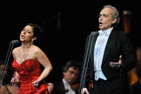 José Carreras s mexickou sopranistkou Rebeccou Olveraovou.