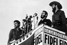 Obamův fanoušek Castro s Che Guevarou v Havaně roku 1959.