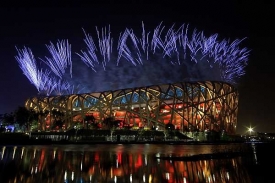 Národní stadion v Pekingu. Dějiště slavnostního startu olympiády.