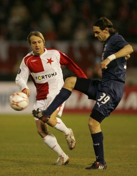 Jaroslav Černý v duelu proti Tottenhamu.