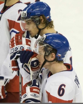 Smutek po vyřazení ve čtvrtfinále na tvářích hokejistů Česka.