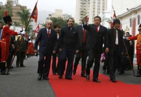 Chávez slaví výročí s latinskoamerickými hosty
