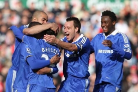 Radující se hráči Chelsea.