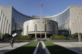 Čínská centrální banka se obává zpomalení ekonomiky.