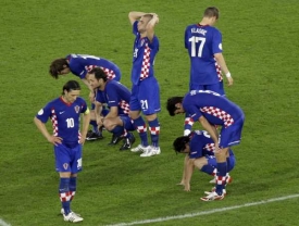 Zklamaní chorvatští reprezentanti po čtvrtfinálové prohře s Tureckem.
