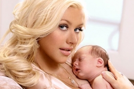 Christina Aguilera prodala fotky s miminkem za 28 milionů korun.