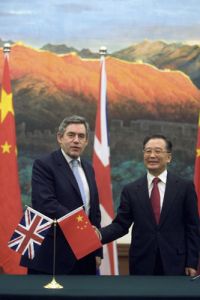 Britský premiér Gordon Brown a jeho čínský protějšek Wen.