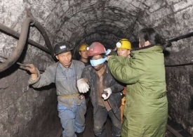 Zachránění hornici v dole provincie Che-nan.