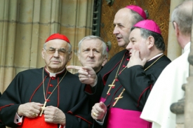 Katoličtí církevní hodnostáři při inauguraci prezidenta.