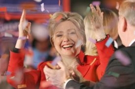 Hillary Clintonová oslavuje vítězství v Ohiu.