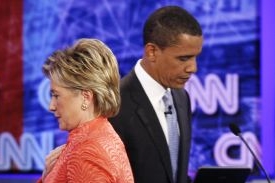 Hillary Clintonová a Barack Obama během YouTube debaty na CNN