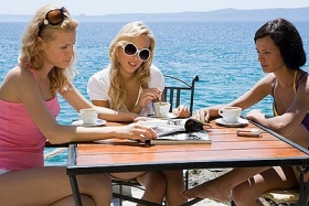 Zábavu a příjemnou společnost čekají od chorvatské dovolené i ženy.