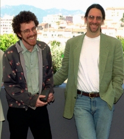 Bratři Coenové na archivním snímku z roku 1996 v Cannes.