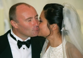 Phil Collins na své třetí svatbě v roce 1999.