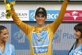 Alberto Contador slaví triumf na Vueltě.