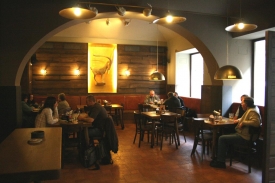 Interiér restaurace Kozlovna.