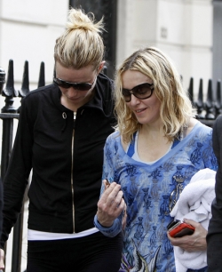 Kamarádky cvičenky. Gwyneth pomáhá Madonně v těžkých chvílích.