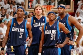 Ilustrační foto - část týmu basketbalistů Dallasu