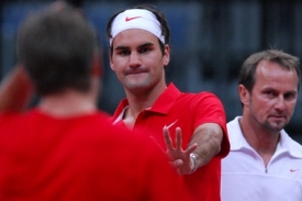 Roger Federer na tréninku v Praze.