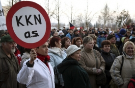 Tisíc lidí vyjádřilo podporu zaměstnancům karlovarské nemocnice.