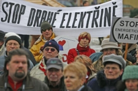 Proti cenám elektřiny v Česku demonstrovali lidé v letos v Jihlavě.