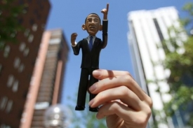 Naděje Ameriky? Figurky Obamy v Denveru jdou na odbyt.