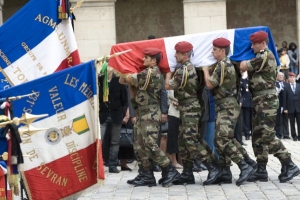 Francouzi bojují a umírají po boku Američanů v Afghánistánu.