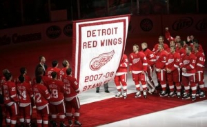 Slavnostním ceremoniálem si v Detroitu připoměli zisk Stanley Cupu.