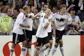 Fotbalisté Německa se radují z postupu do semifinále.