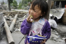 Tříletá holčička zemětřesení přežila, její rodina to štěstí neměla.